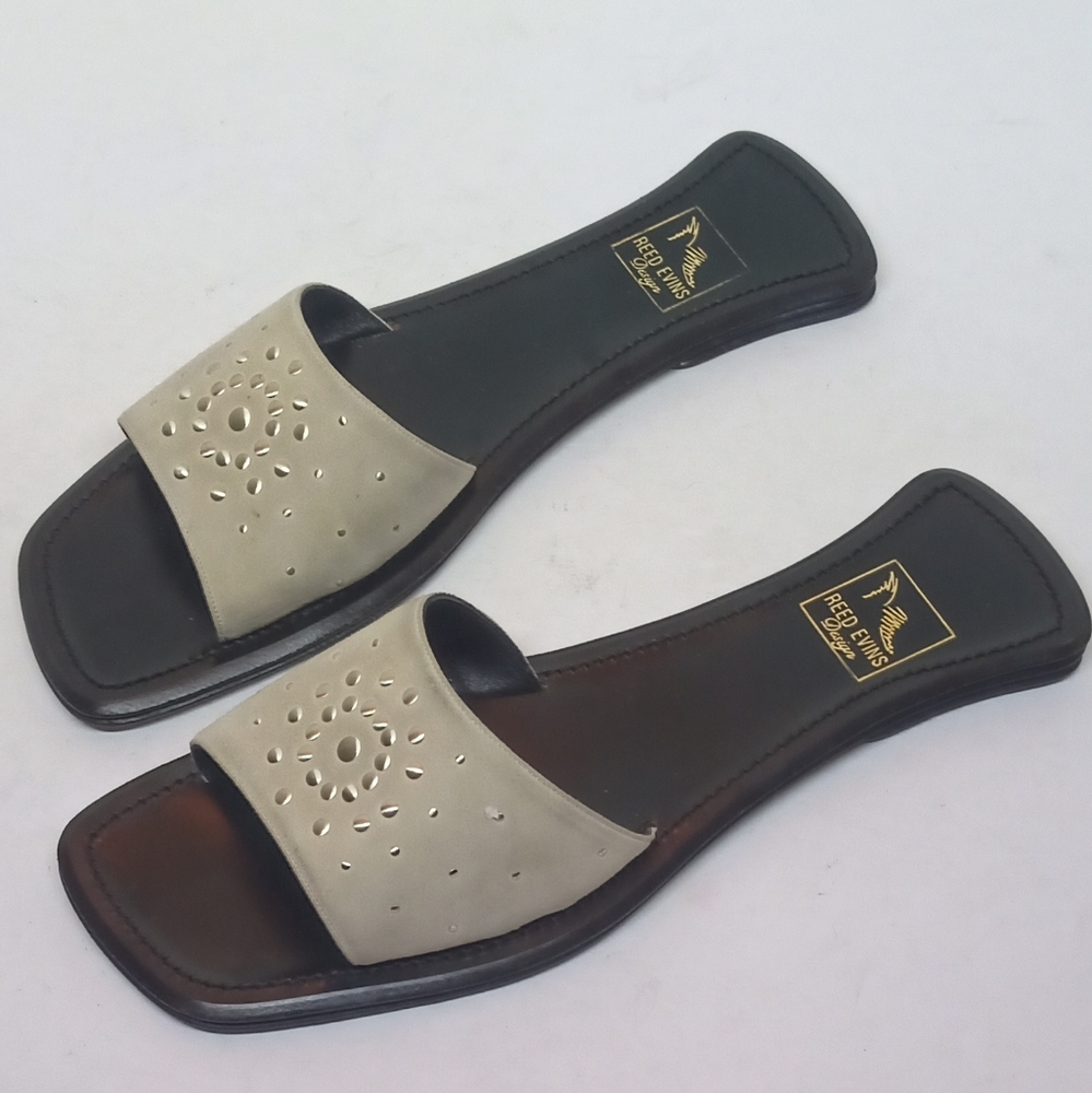 REED EVINS TAN SLIDES FLATS SIZE 6.5 B